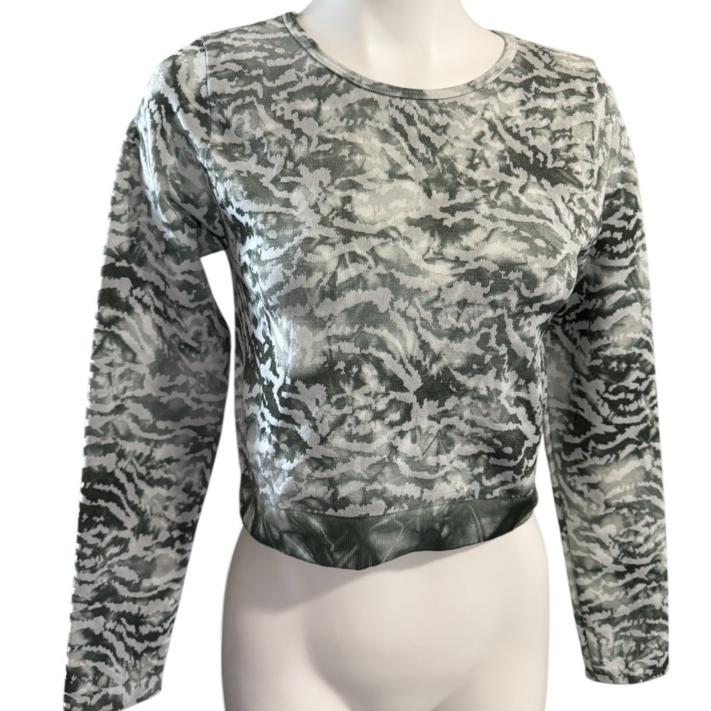 NWTS Fabletics Mari Seamless Long Sleeve Crop Top Sz M Tiger Tie Dye Green White - Picture 3 of 8